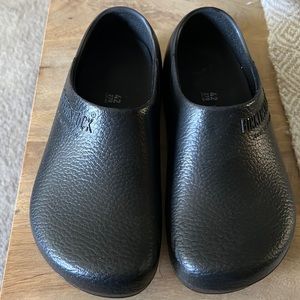 Birkenstock birki professional clogs size 42 (mens 9 women’s 11)